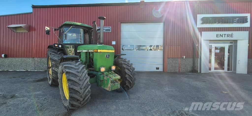 John Deere 4240 S Traktoren