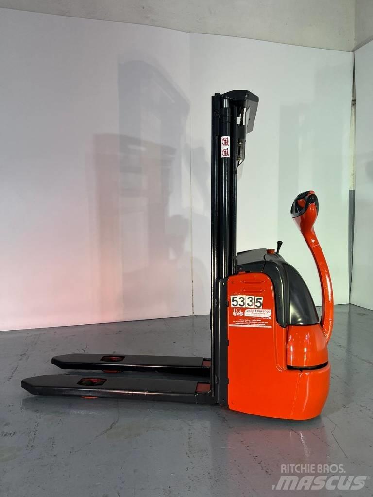 Linde L12 Zelfrijdende stapelaars