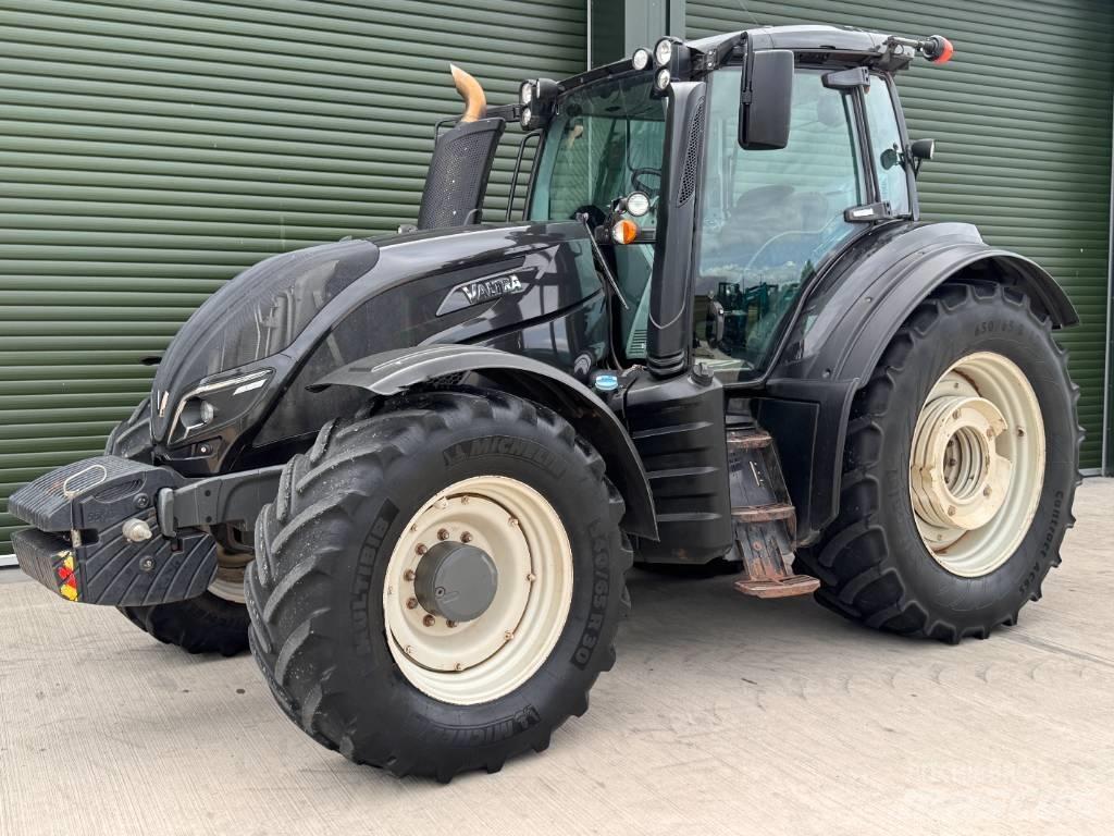 Valtra T 174 Traktoren