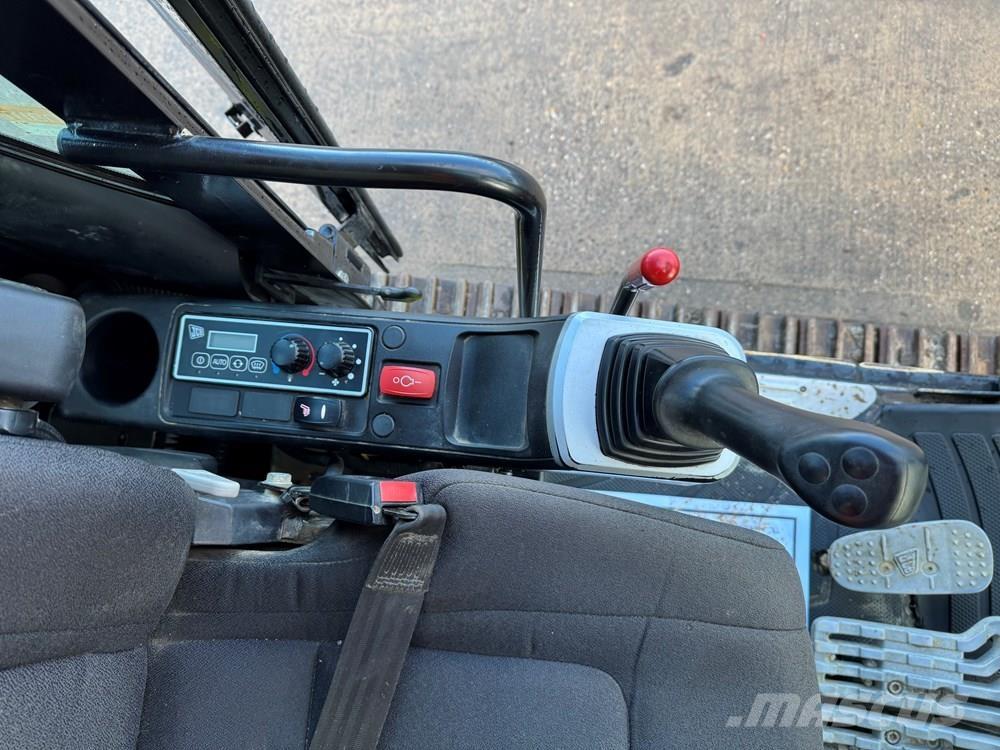 JCB JS131LC Raupenbagger