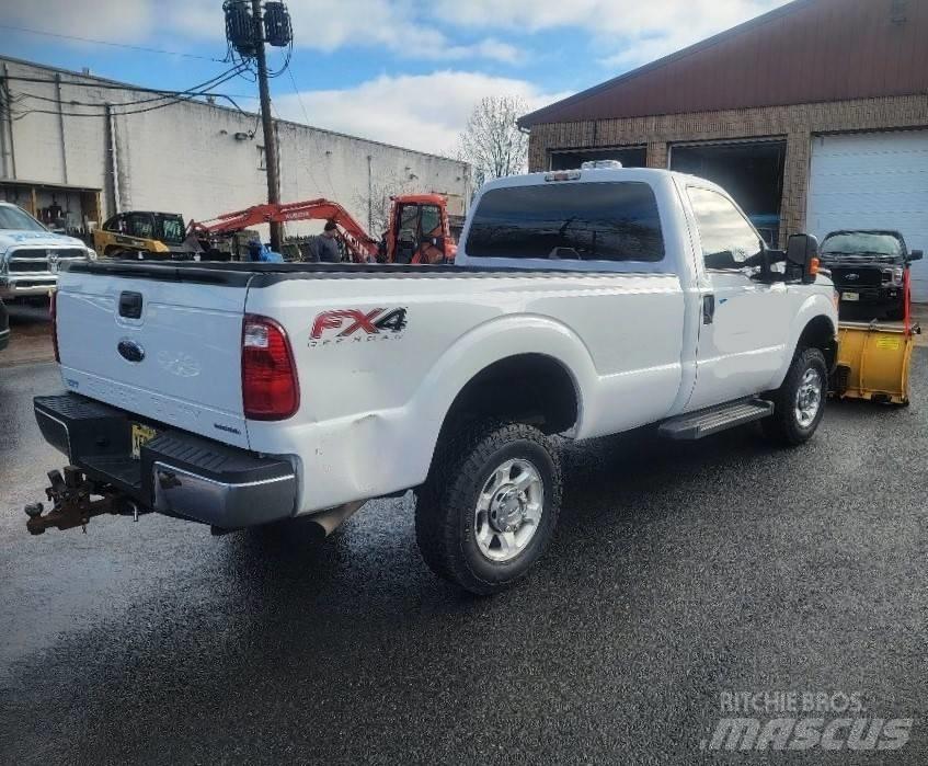 Ford F 250 FX4 Schneeschilde und -pflüge