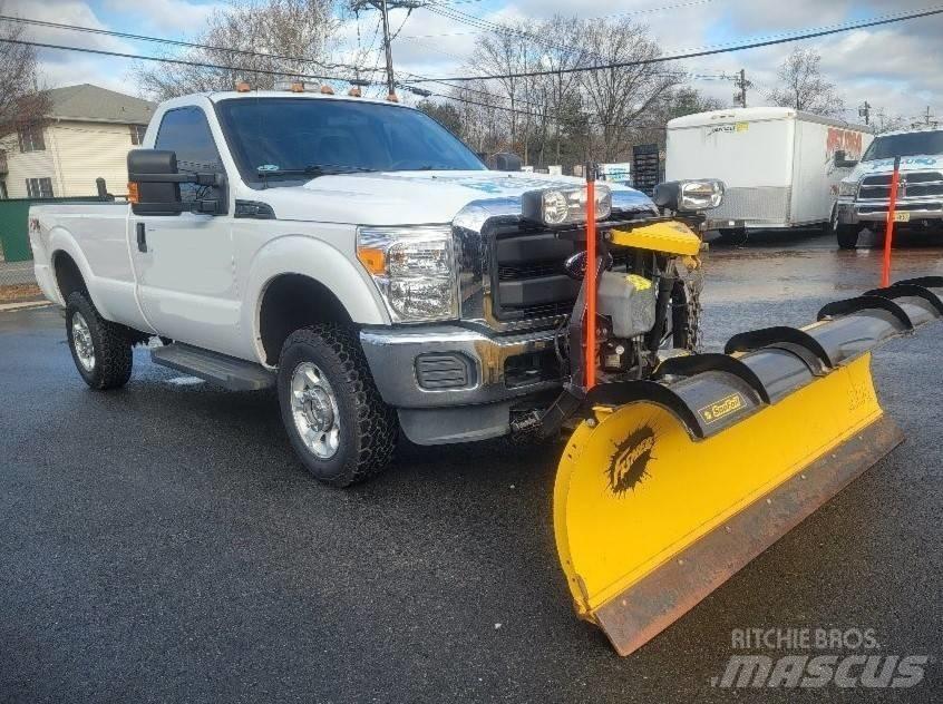 Ford F 250 FX4 Schneeschilde und -pflüge