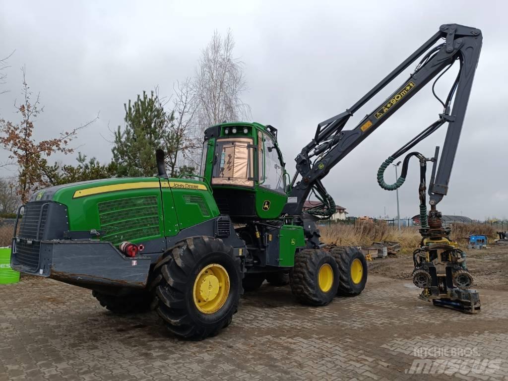 John Deere 1070G Harvester