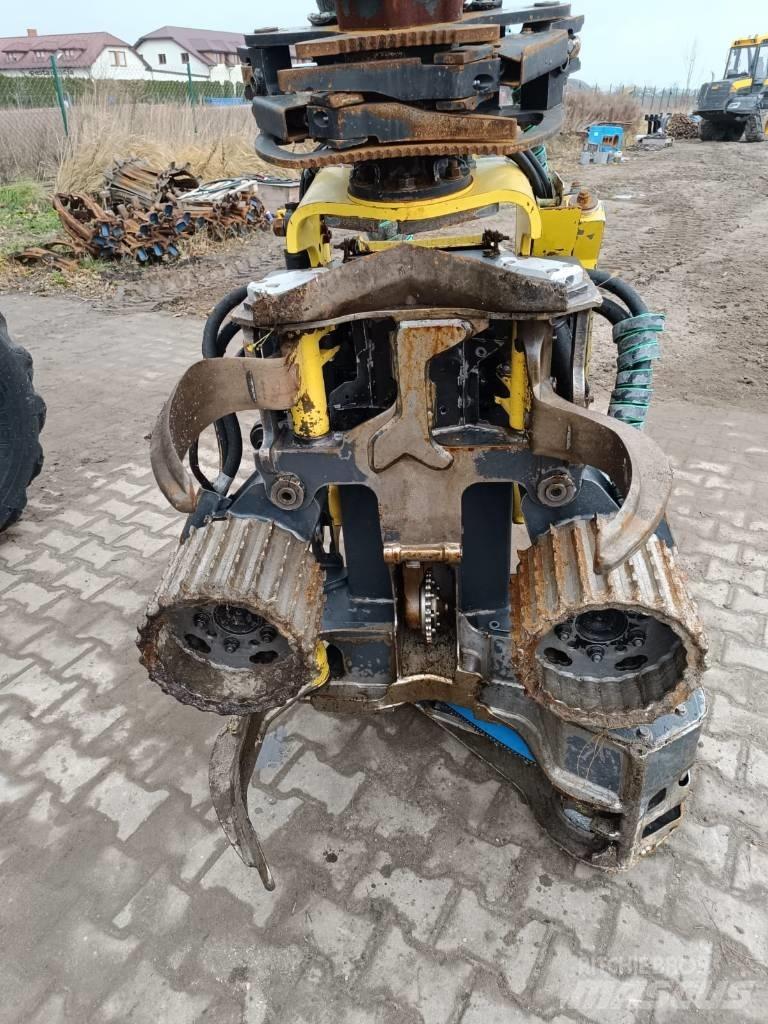 John Deere 1070G Harvester