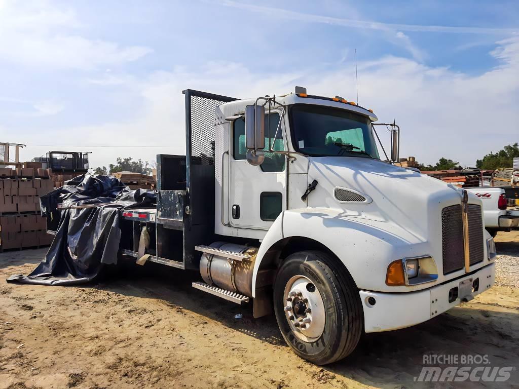Kenworth T 300 Pritschenwagen/Pritschenwagen mit Seitenklappe