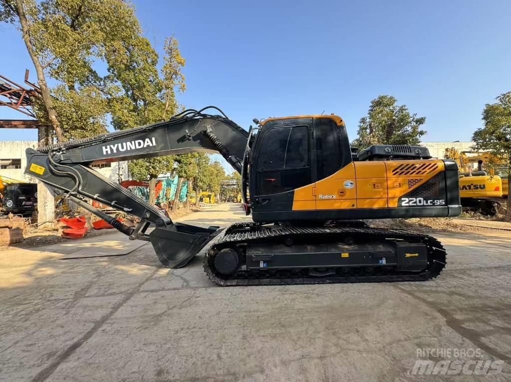 Hyundai 220LC-9S Raupenbagger