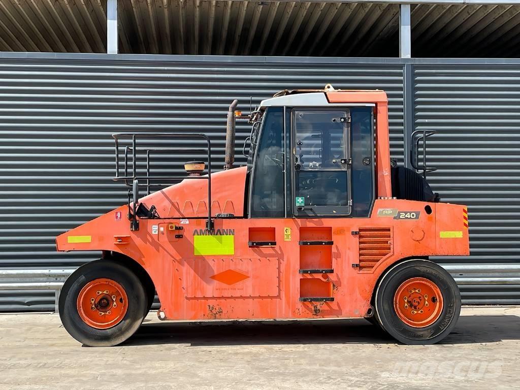 Ammann AP 240 Gummiradwalzen