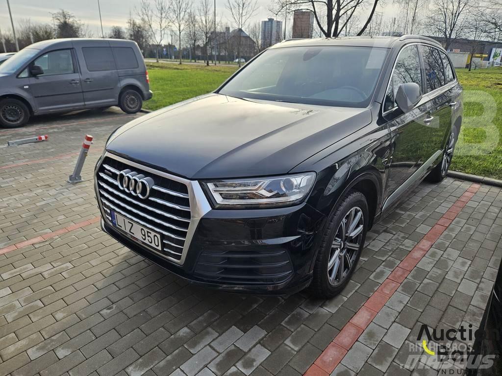 Audi Q7 PKWs
