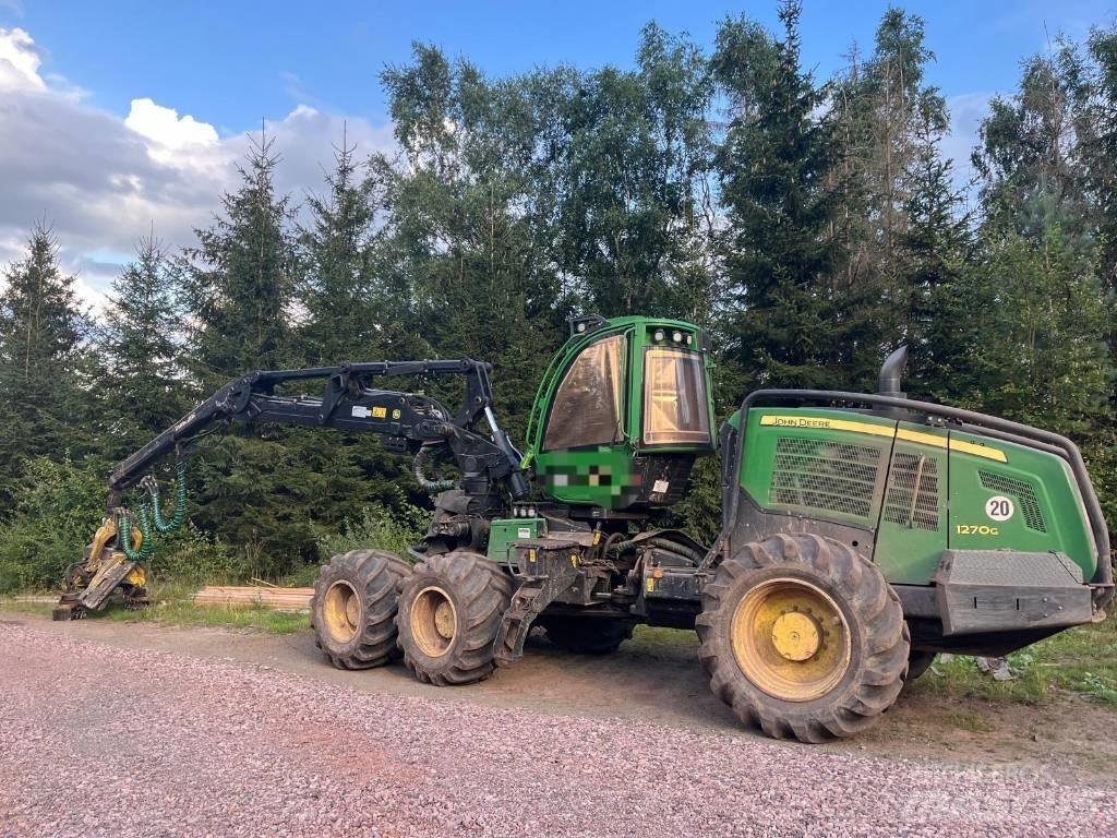 John Deere 1270 G Harvester