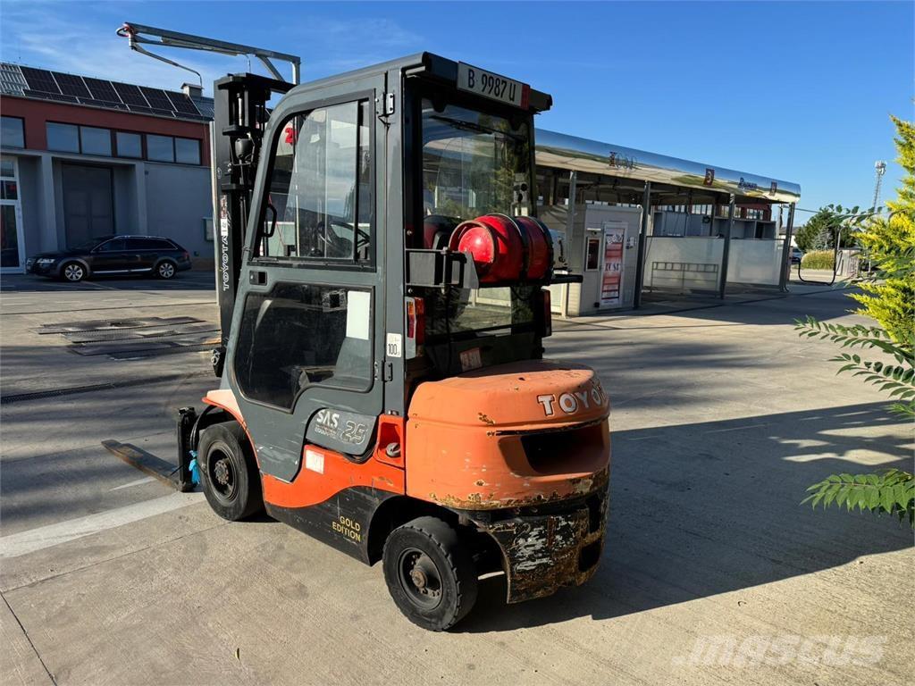 Toyota 7FGF25 LPG heftrucks