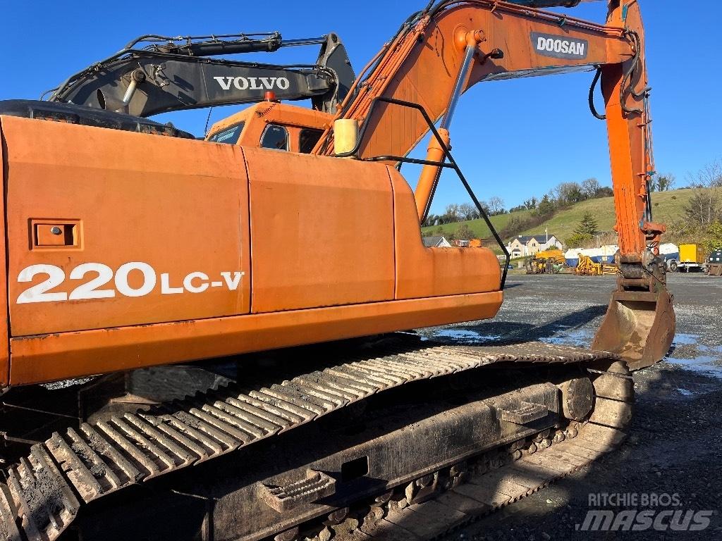 Doosan DX 220 Raupenbagger