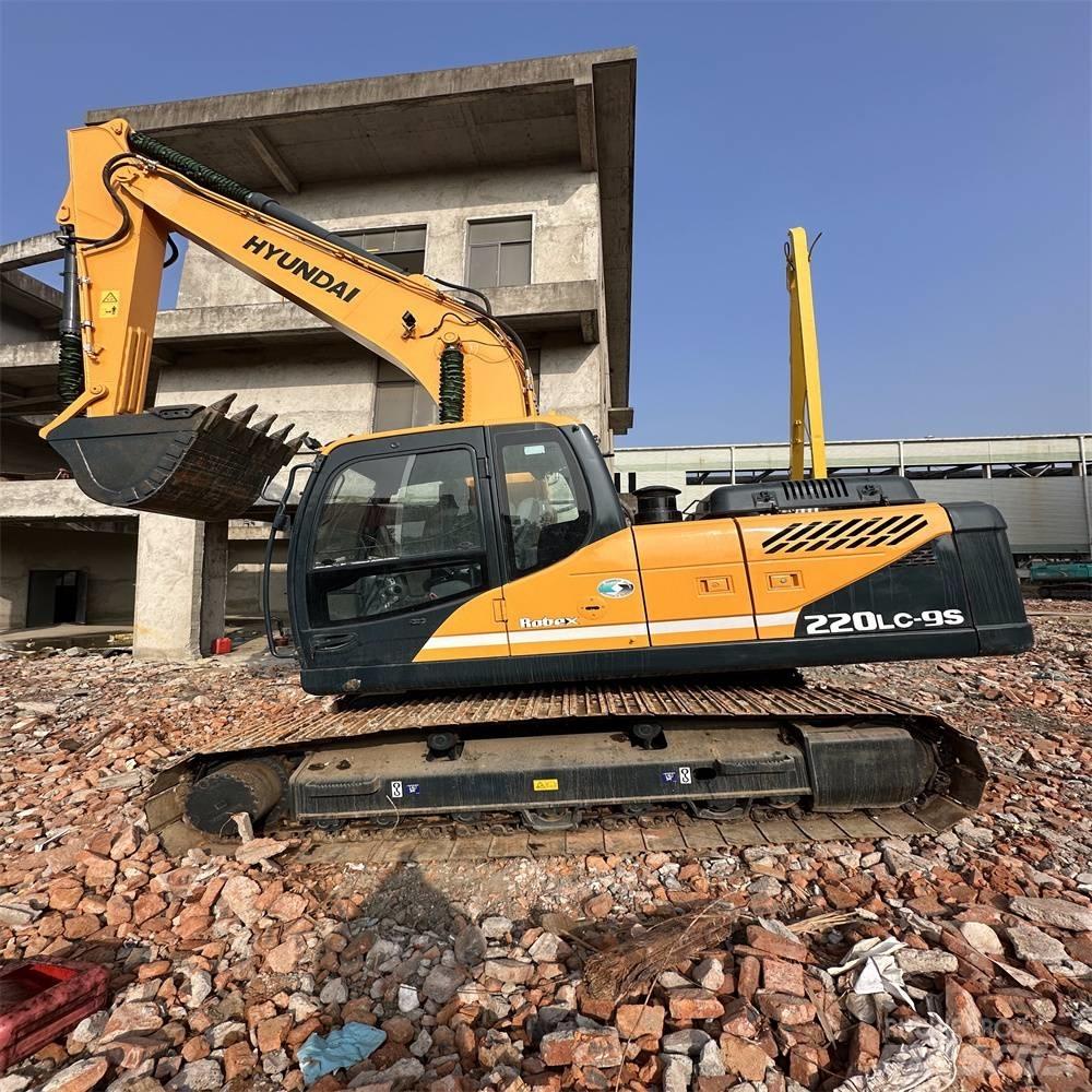 Hyundai 220LC-9S Raupenbagger