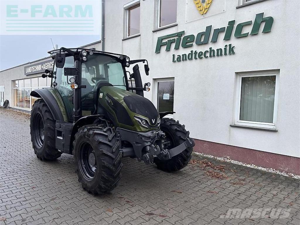 Valtra g135a Traktoren