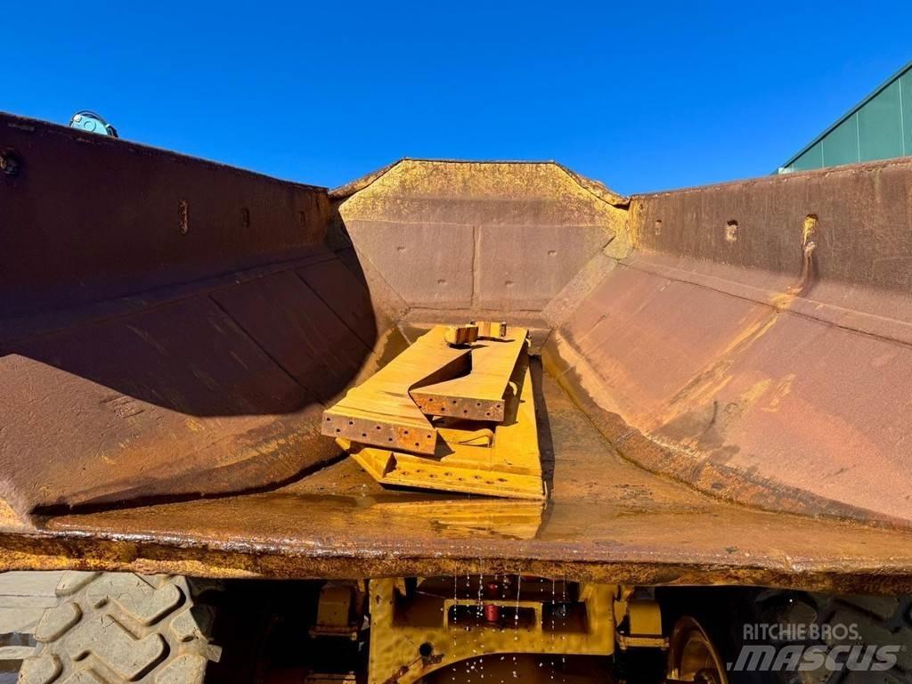 CAT 740 Dumper - Knickgelenk