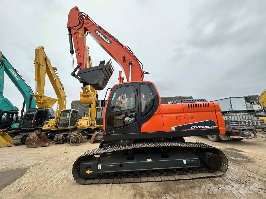 Doosan DX225LC-9C Raupenbagger
