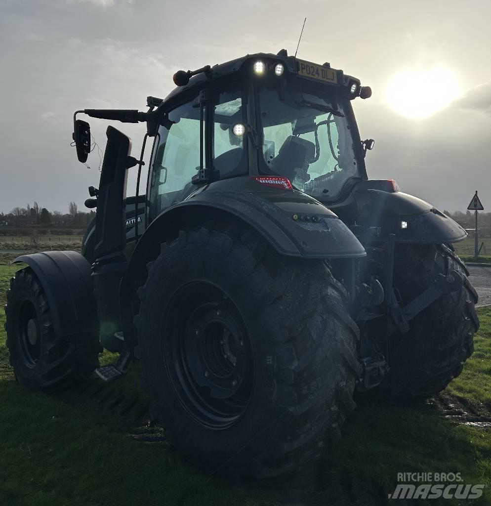 Valtra T235 Traktoren