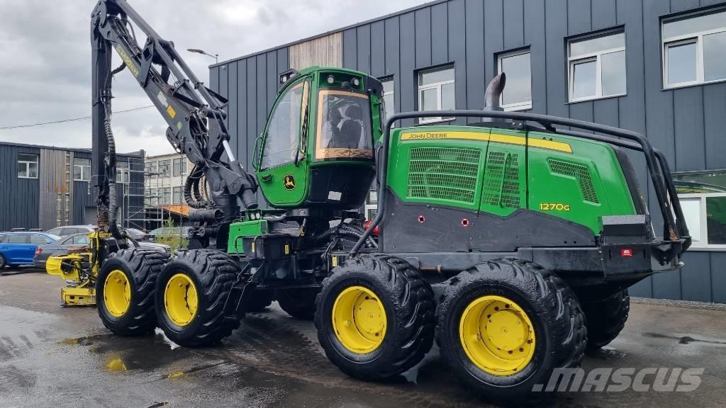 John Deere 1270 G Harvester