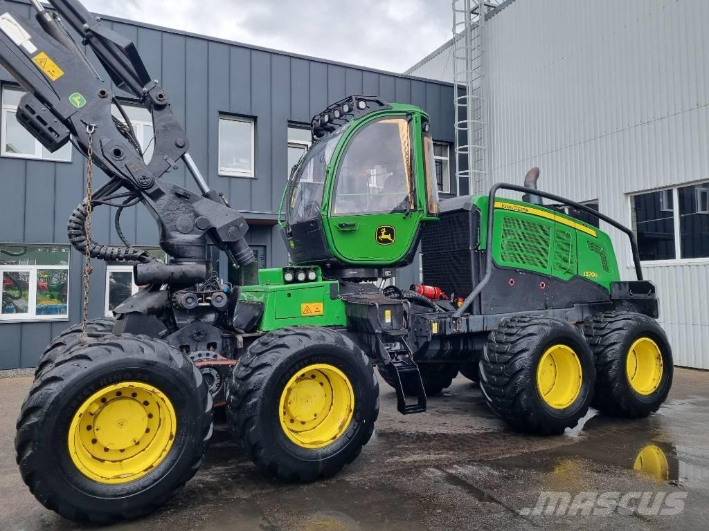 John Deere 1270 G Harvester
