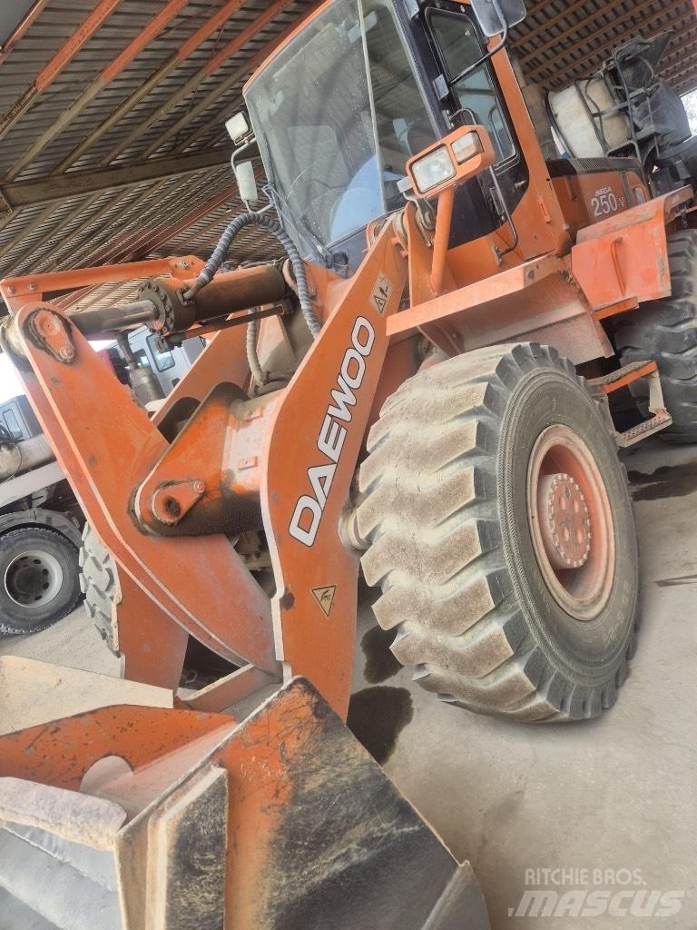 Daewoo Mega 250 Radlader