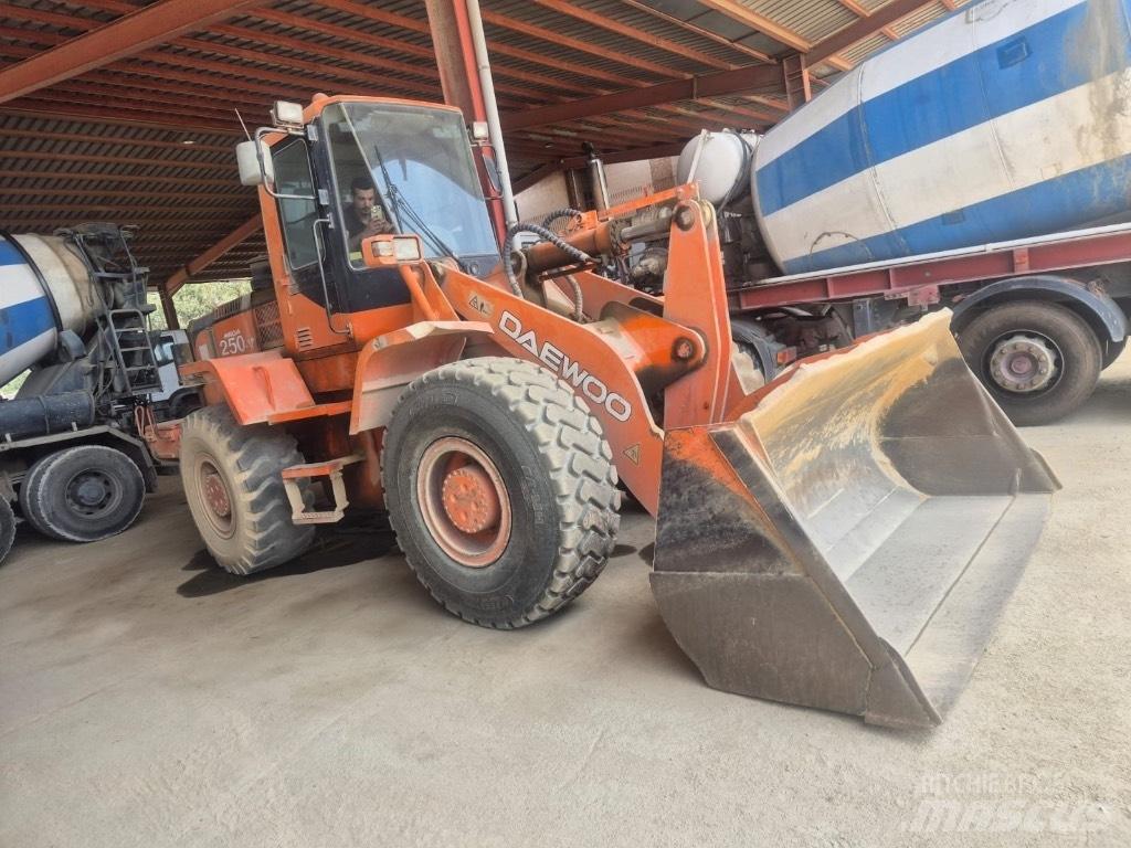 Daewoo Mega 250 Radlader