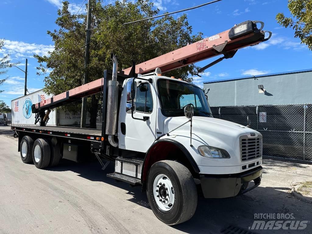 Freightliner M2 Pritschenwagen/Pritschenwagen mit Seitenklappe