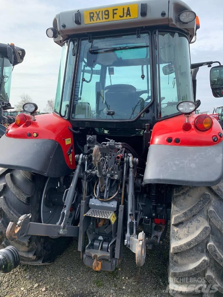 Massey Ferguson 5712 Traktoren