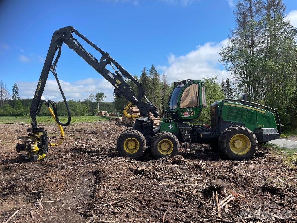 John Deere 1270 G Harvester
