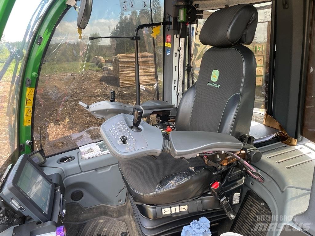 John Deere 1270 G Harvester