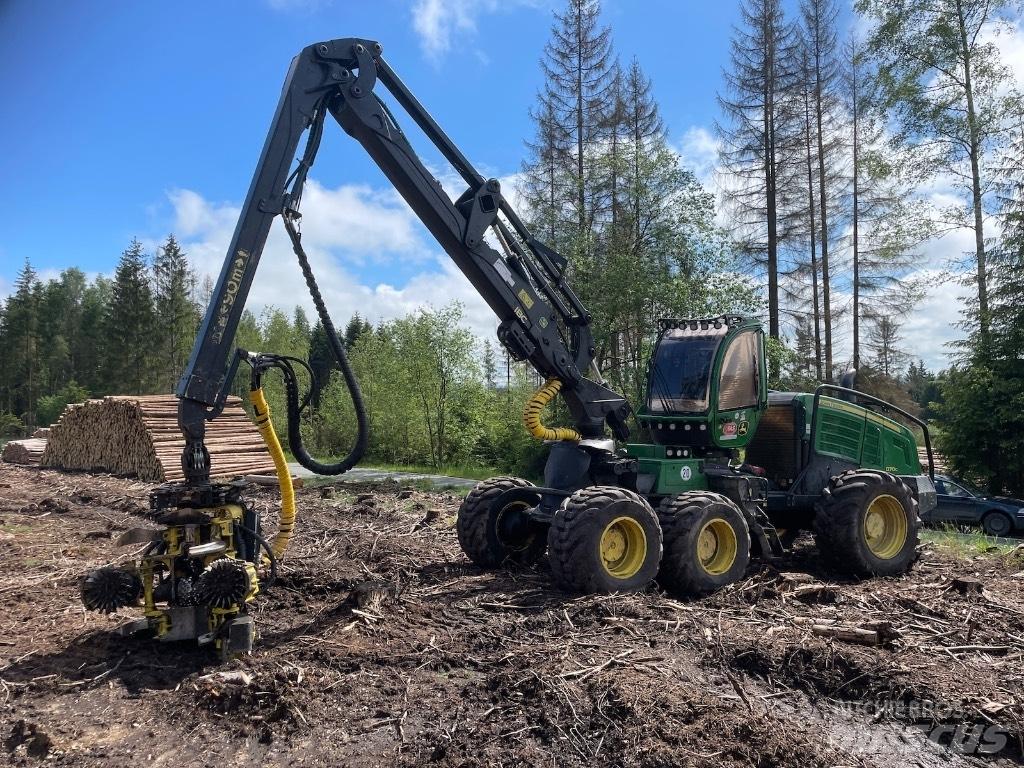 John Deere 1270 G Harvester