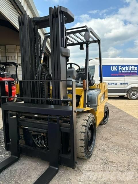 CAT DP 35 N Diesel heftrucks