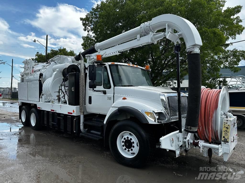 International 7400 Saug- und Druckwagen