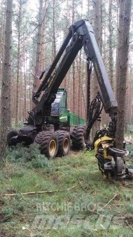John Deere 1470D Harvester