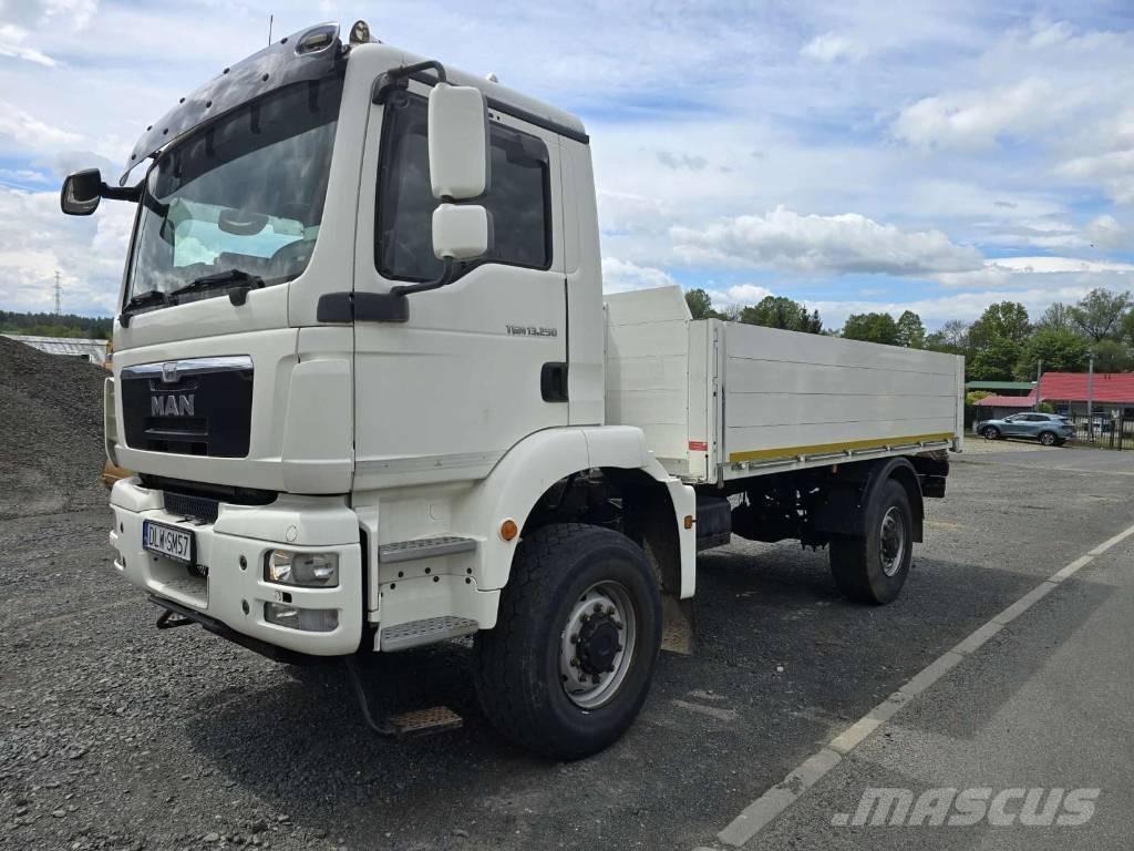 MAN 13.250 / 4x4 Kofferaufbau