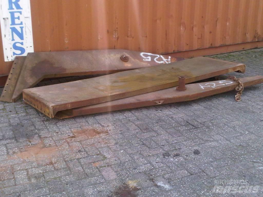 Volvo A25 tailgates Chassis
