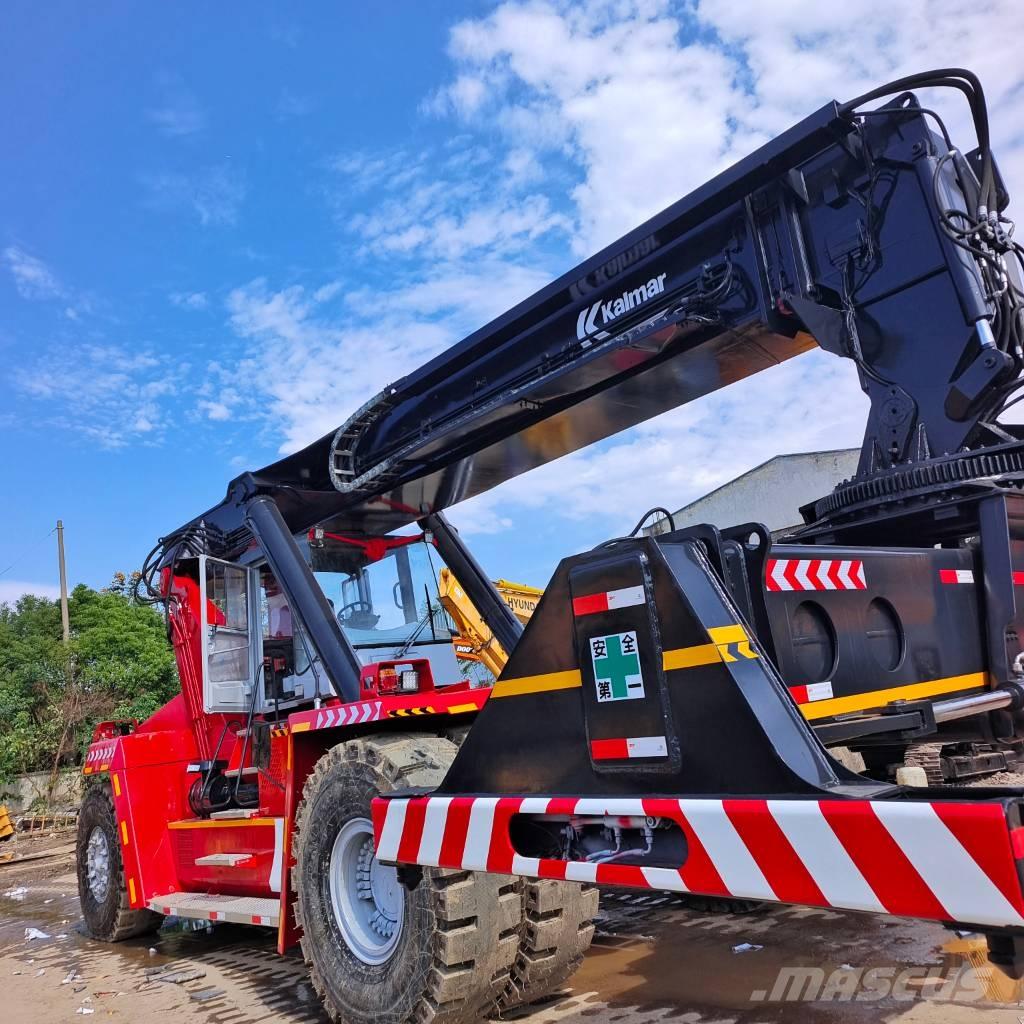 Kalmar DRF 450 Reach-Stacker