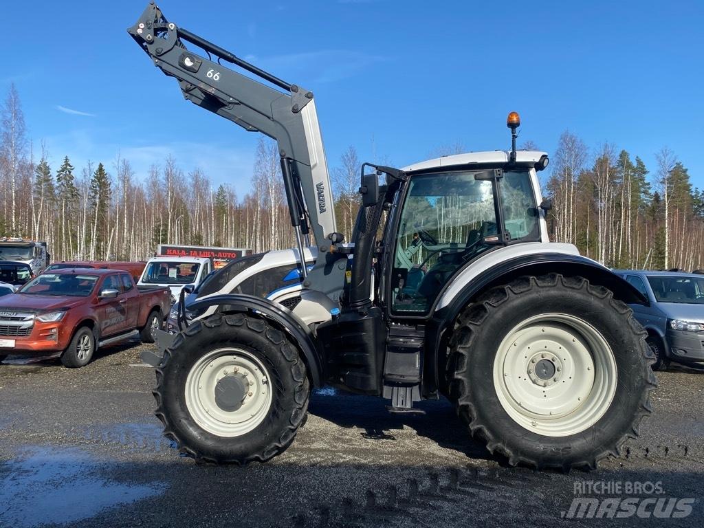 Valtra T 174 Traktoren