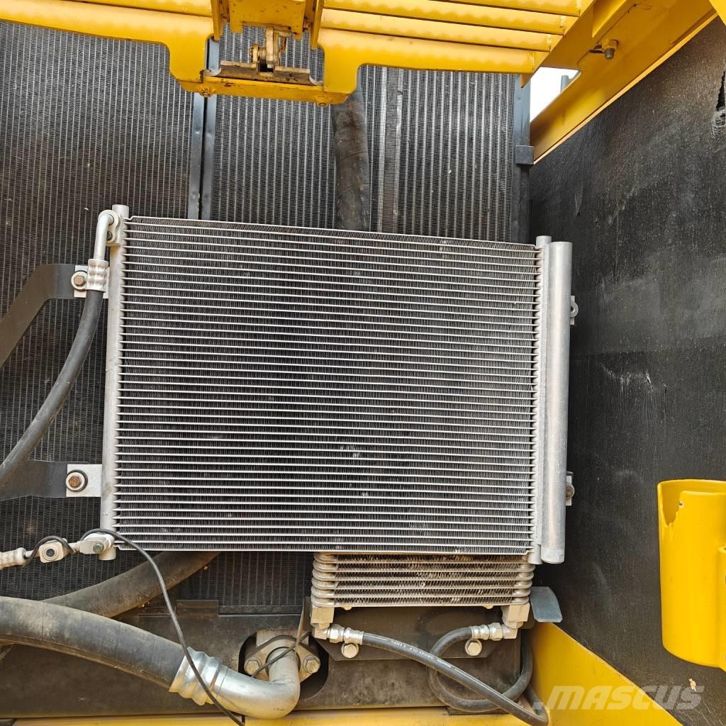 Komatsu 220-8 Raupenbagger