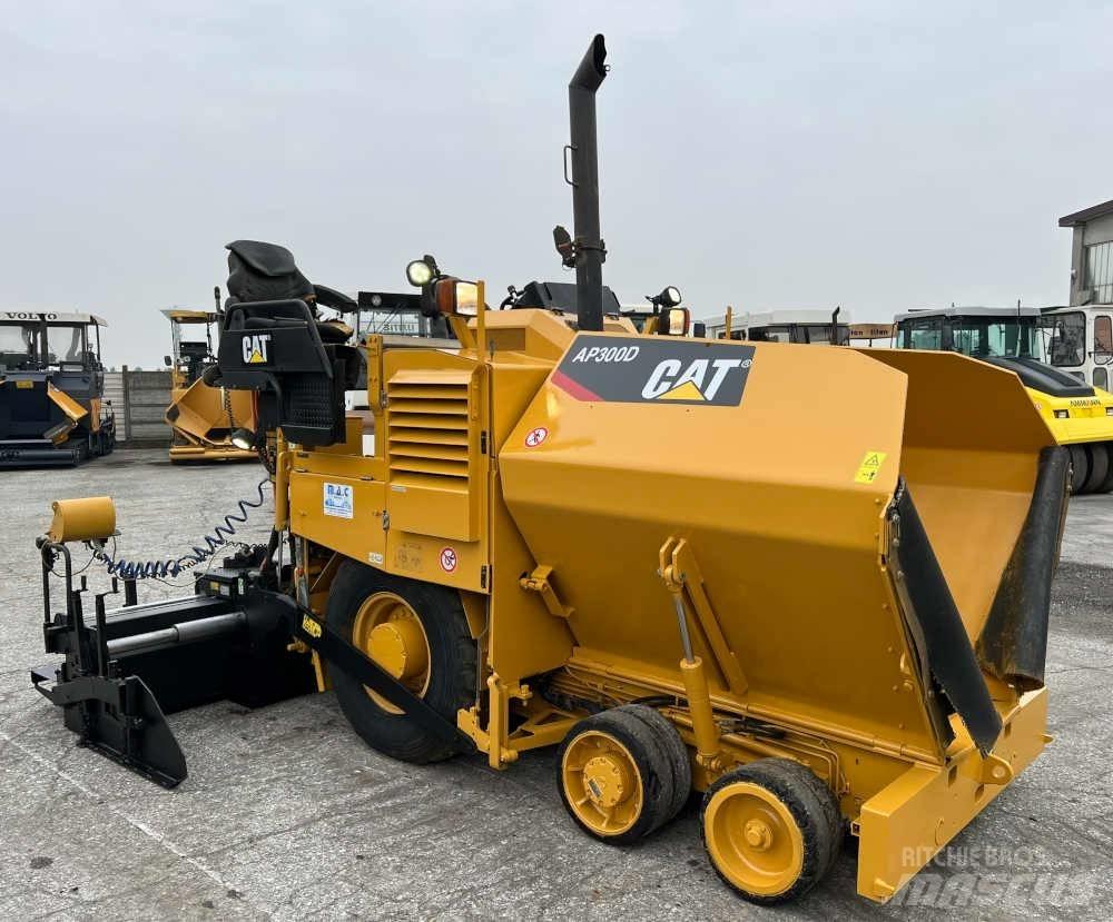 CAT AP 300D Strassenfertiger