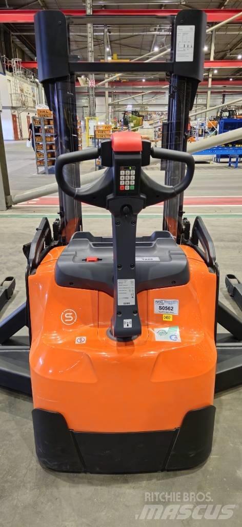 Toyota SWE140S Deichselstapler