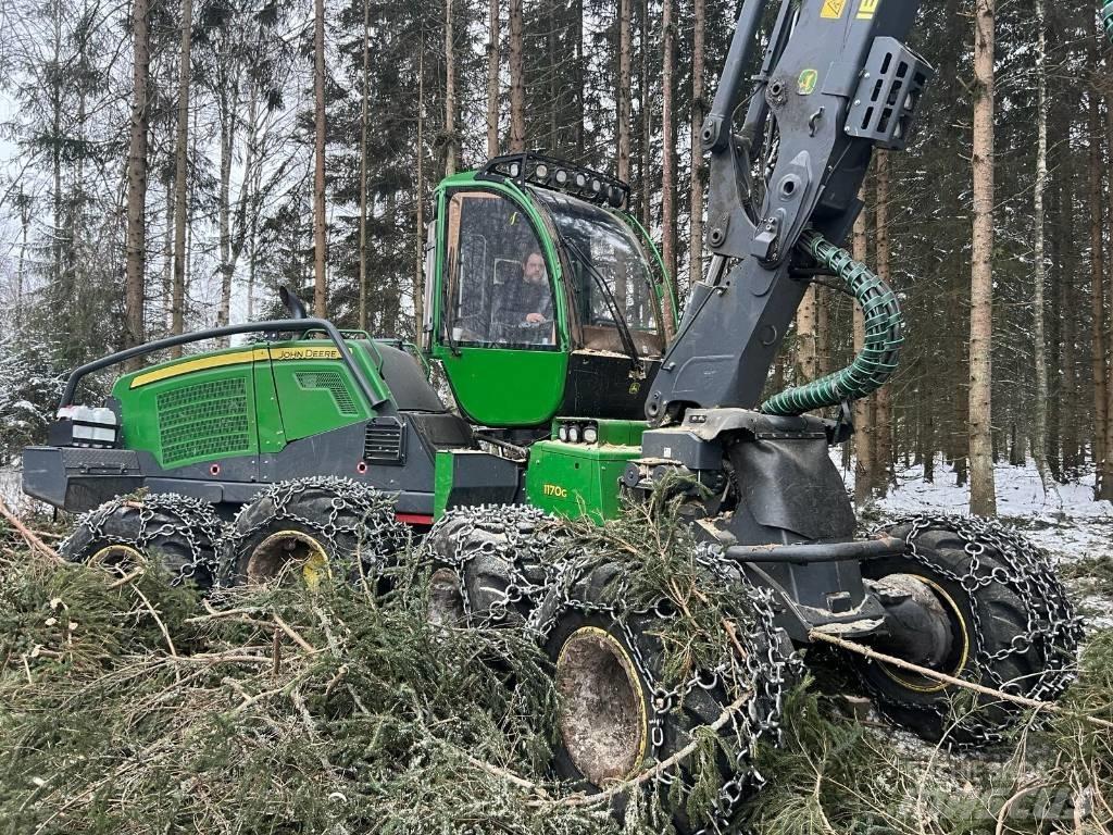 John Deere 1170G Harvester