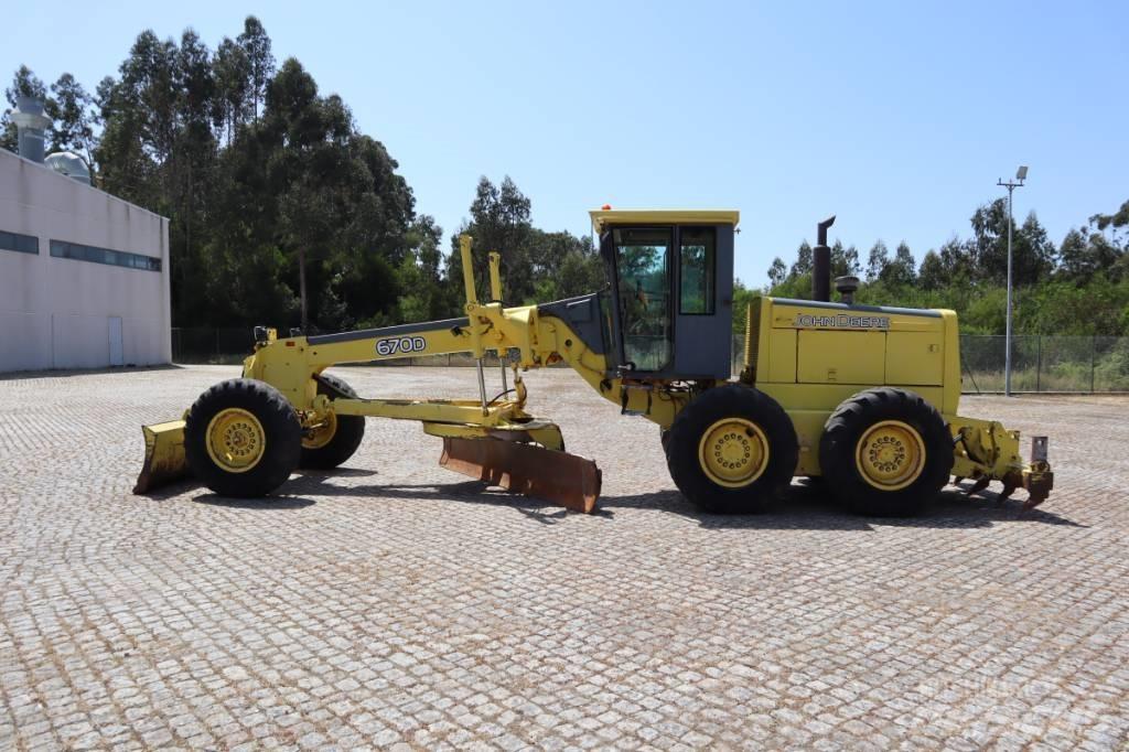John Deere 670B Grader