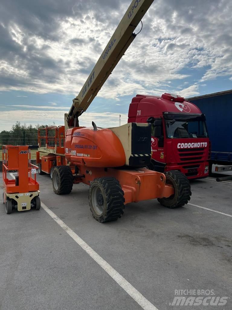 JLG 800 AJ Gelenkteleskoparbeitsbühnen