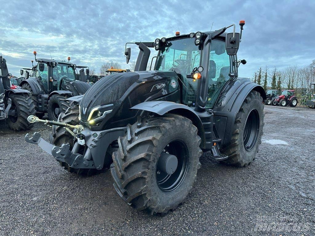 Valtra T 235 Direct Traktoren