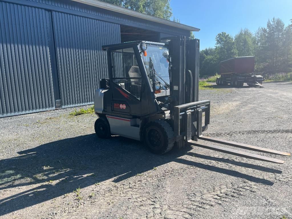 Nissan FGD02A320 Diesel heftrucks