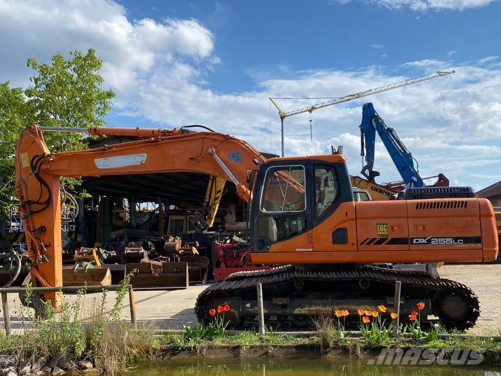 Doosan DX 255 NLC Raupenbagger