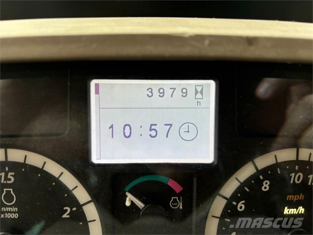 John Deere 6100MC Traktoren