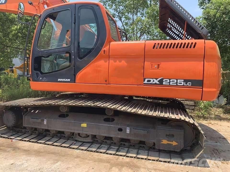 Doosan DX225 Raupenbagger