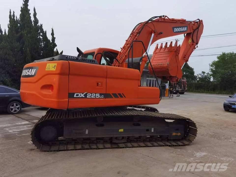 Doosan DX225 Raupenbagger
