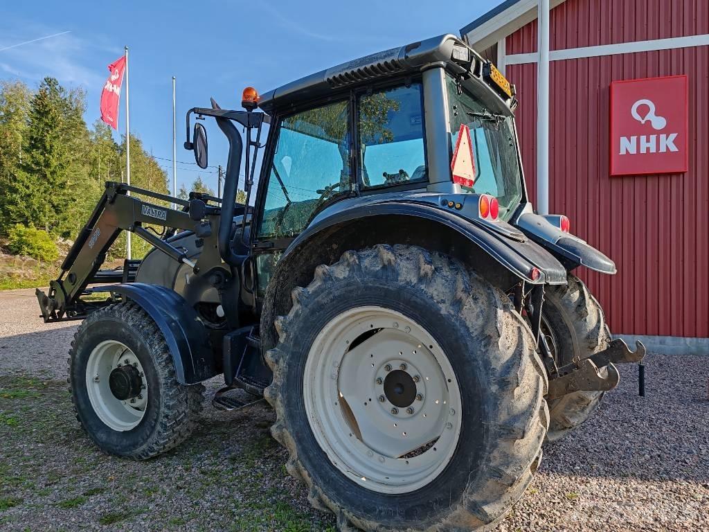 Valtra M 130 Traktoren
