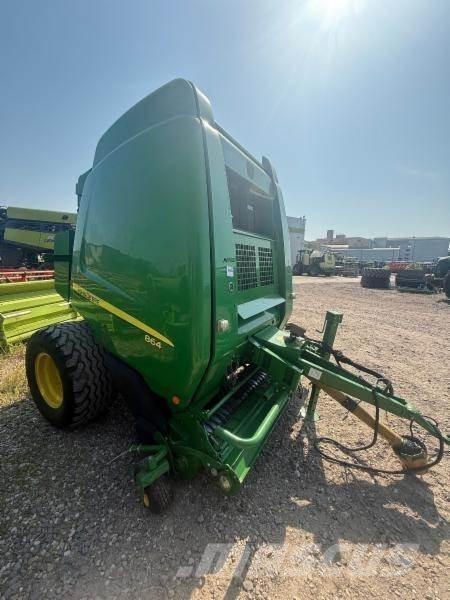 John Deere 864 Rundballenpressen